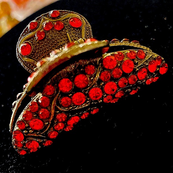 Gorgeous Cara N.Y crystal hair claw.  Nordstrom’s. NWOT. - Picture 1 of 3